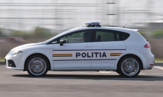 Cluj: O mașină de poliție, care se deplasa spre un accident, a fost lovită din plin de o șoferiță